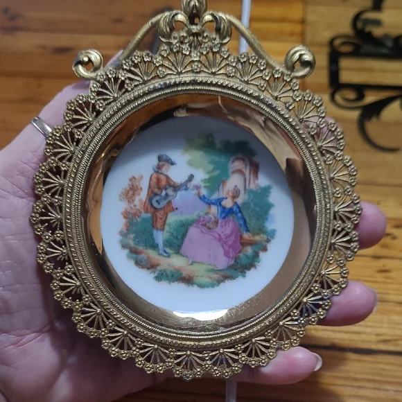 Vintage Gold Framed Decorative Plates - Picture 2 of 6